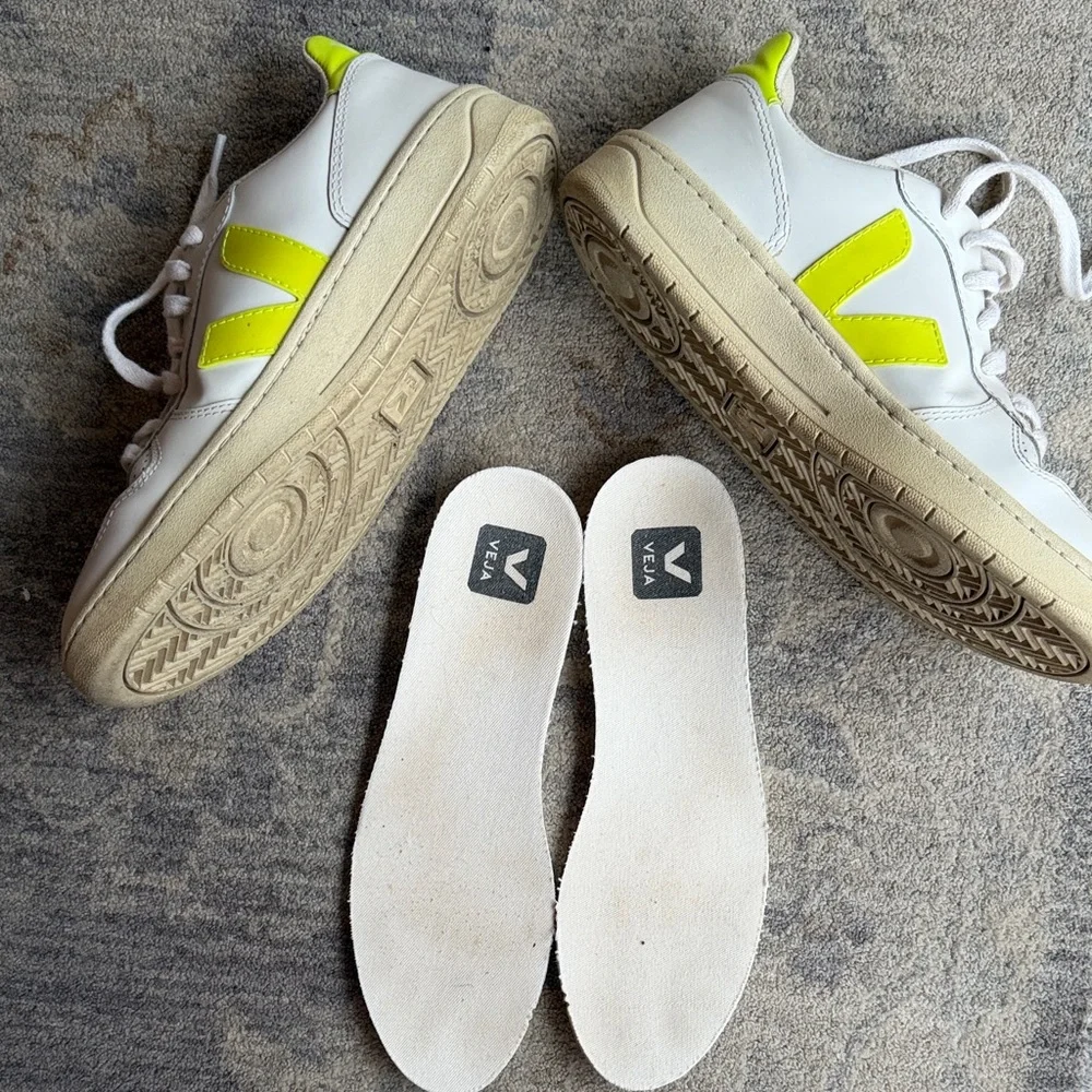 Veja V-10 Women's Size 8 White Sneakers with Neon Yellow Accents - Picture 7 of 7